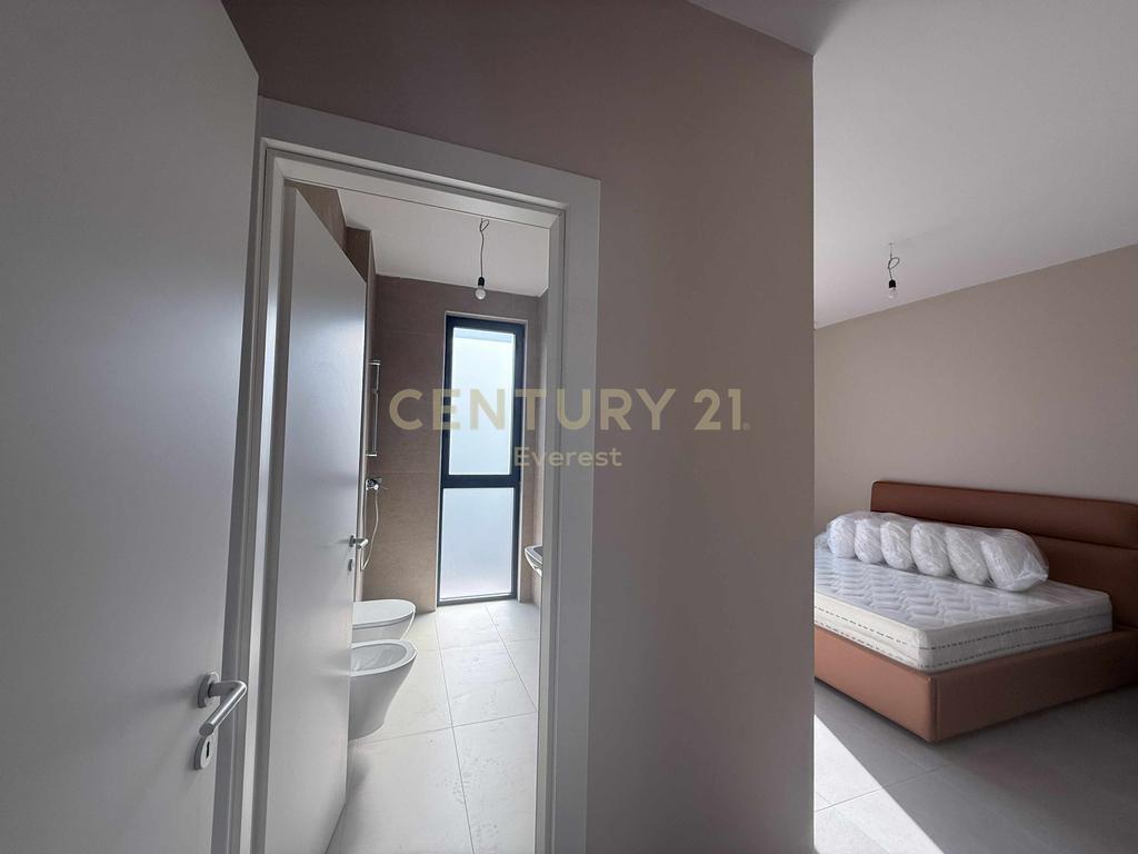 Jepet me qira apartament 3+1+2 në Rrugën e Kavajës, Tiranë