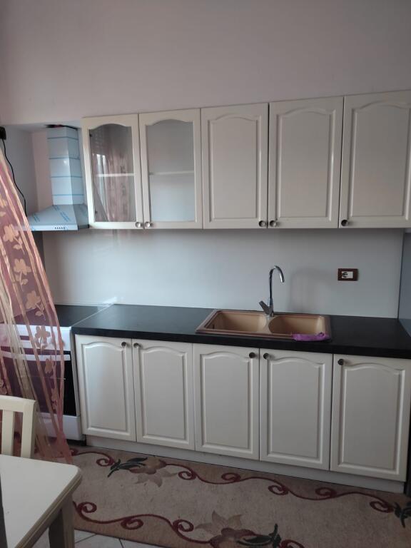 APARTAMENT 1+1. 35000 LEKE.RRUGA 5 MAJI.