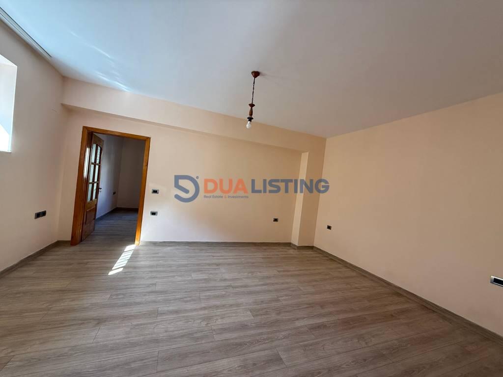 Office space in the 21 Dhjetorit area!