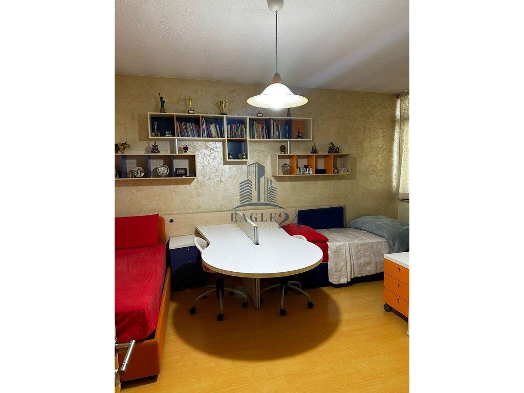 Appartamento 3+1+2 nel Centro di Tirana – Comfort, Qualità e Posizione Ideale!