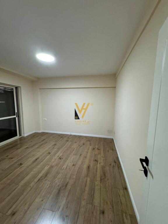 OFFICE 80 M2 FOR RENT AT 9-KATSHET, CENTER 1,200 EURO