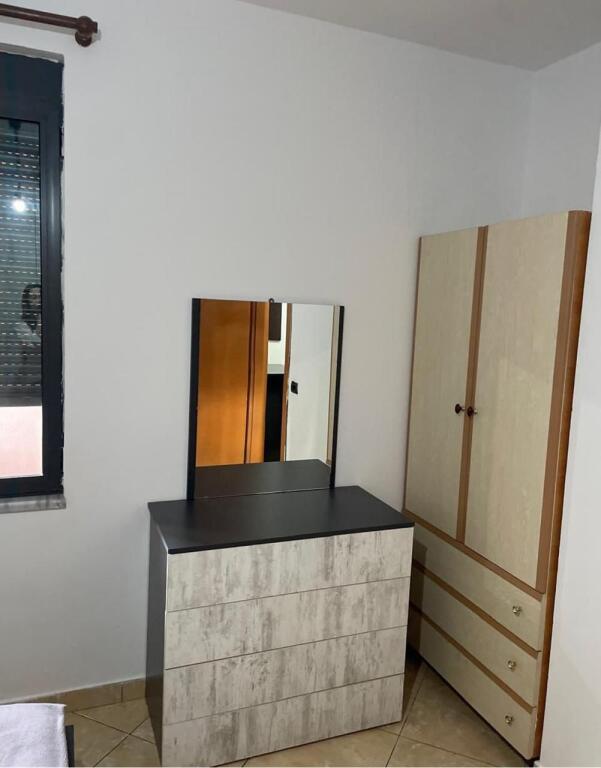 Apartament 1+1 me ballkon Qendër Pranë prokurorisë