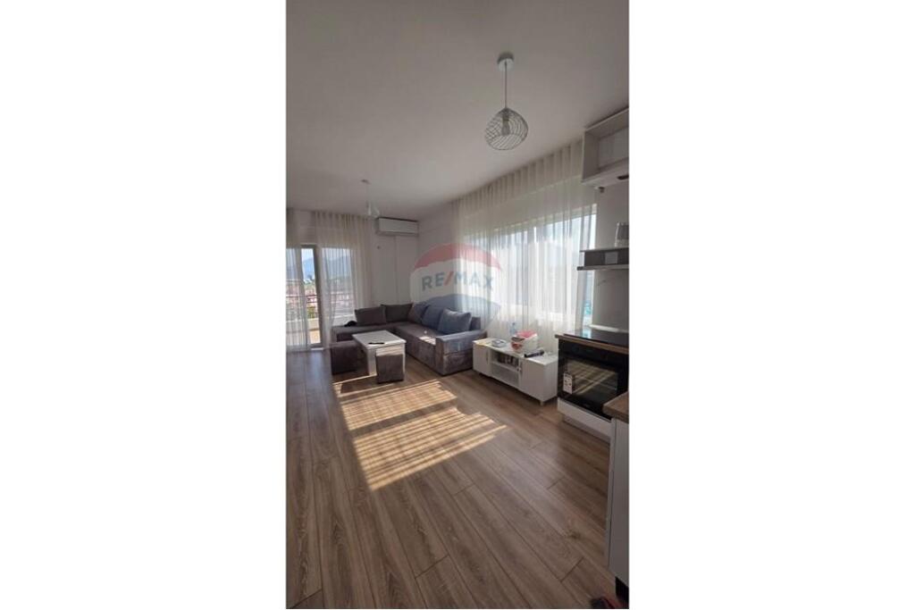 Apartament 2+1, Liqeni i Thate