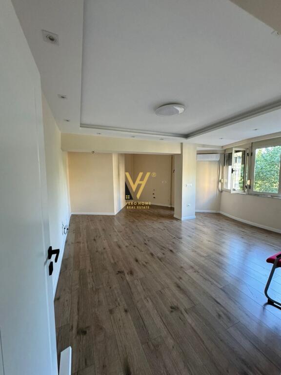 OFFICE 80 M2 FOR RENT AT 9-KATSHET, CENTER 1,200 EURO