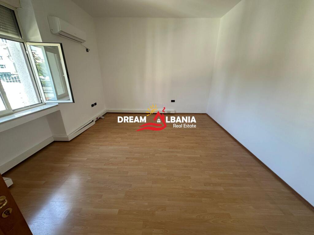 For rent 2 office spaces on Deshmoret e Kombit Boulevard near the Twin Towers (ID 42611348)