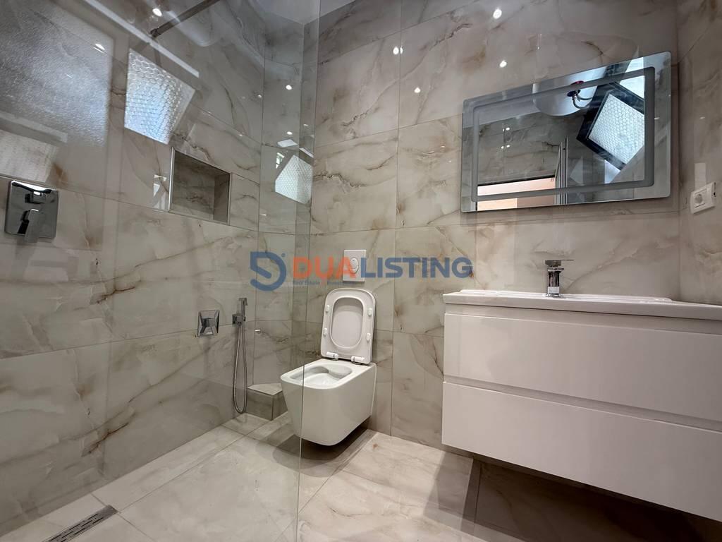 Office space in the 21 Dhjetorit area!