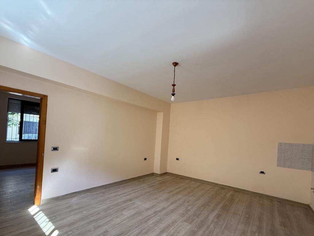 Office space in the 21 Dhjetori area!!