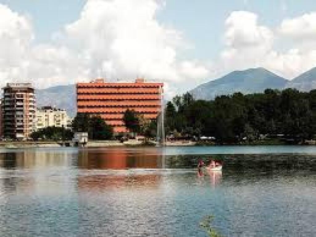 🌟 Shitet Apartament Luksoz 2+1+2 me Post Parkimi tek Rruga “Sami Frashëri”, Parku i Liqenit Artificial, Tiranë