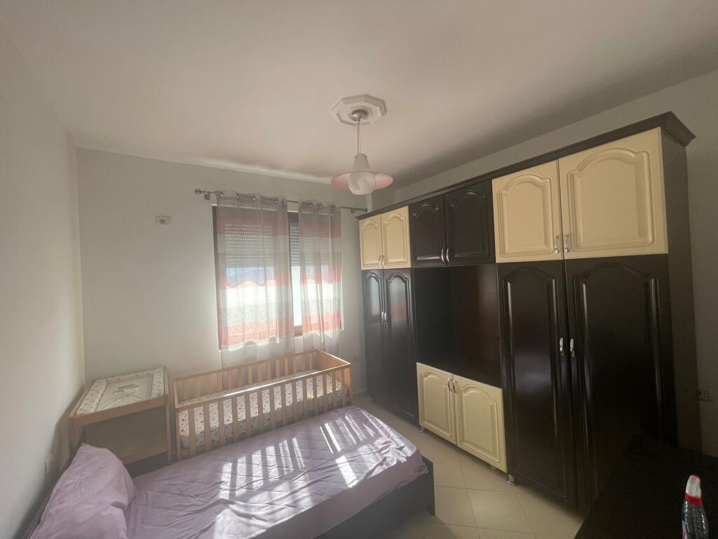 shitet apartament 2+1 ne yzberisht