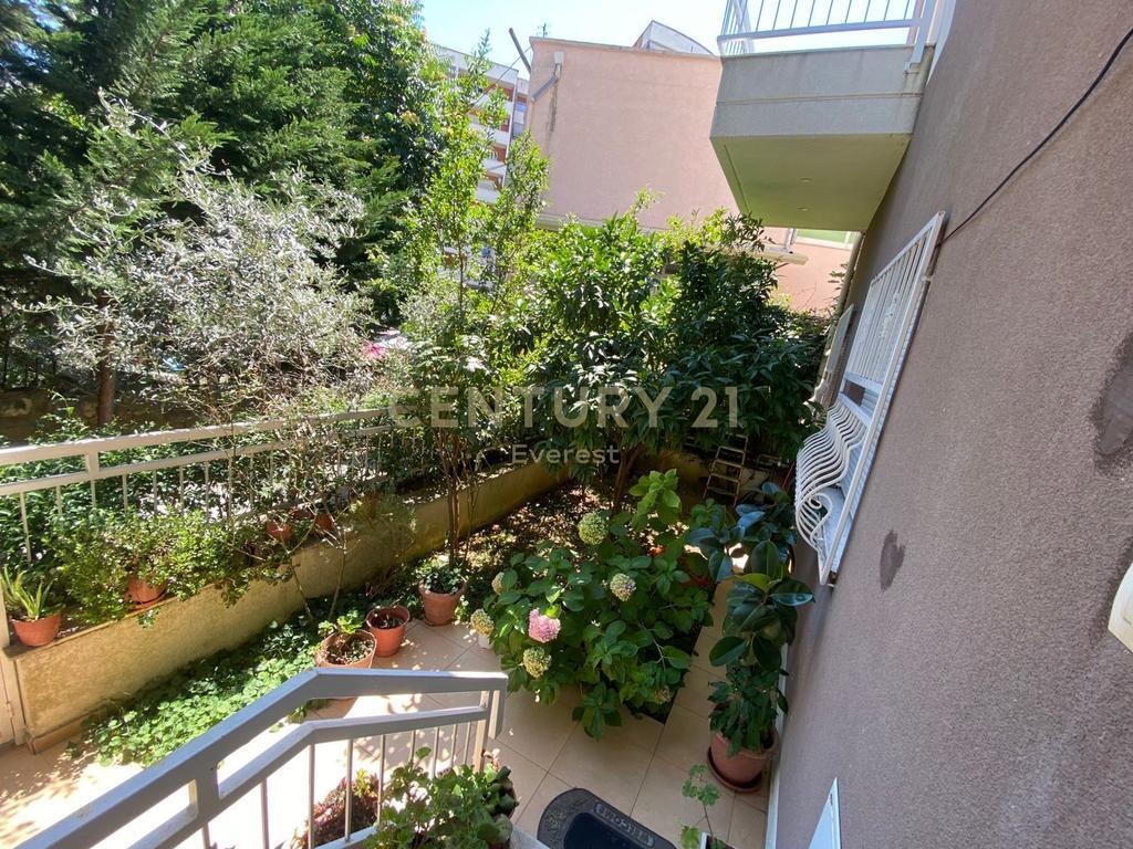 FRESKU, SHESIM APARTAMENT 2+1+2+ OBORR