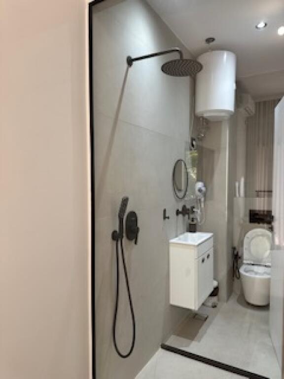 Garsoniere lluks ne Astir ,lokacion super /430€