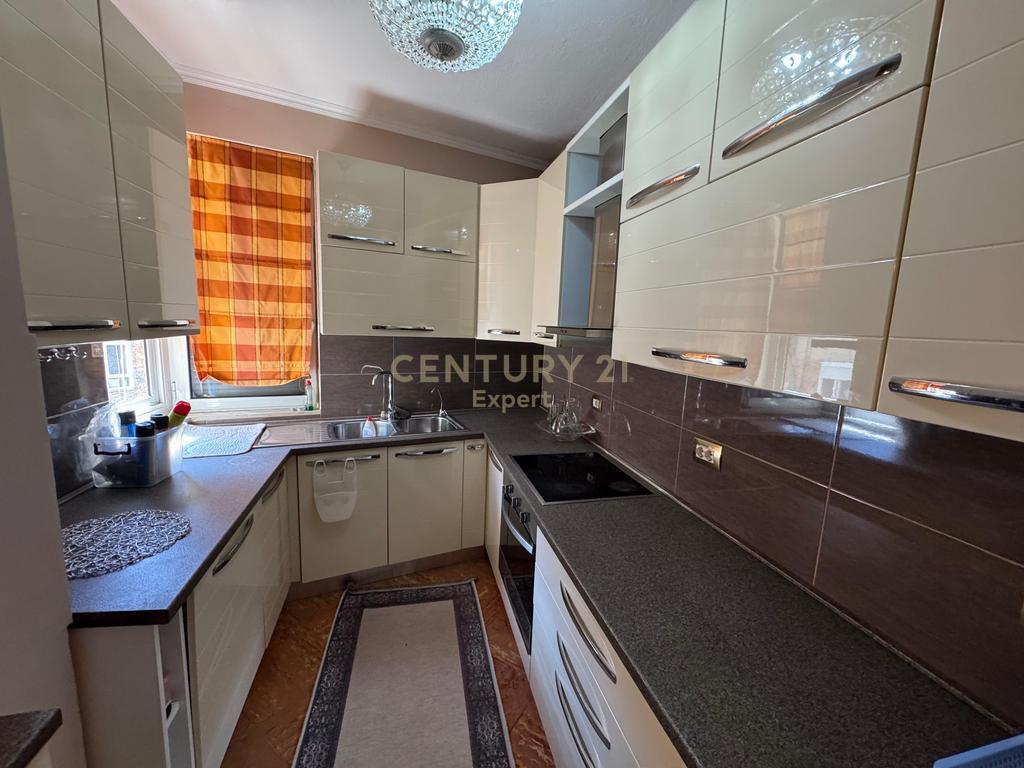 For Rent 2+1 Apartment with Veranda – Near Flora Cafe, Tirana