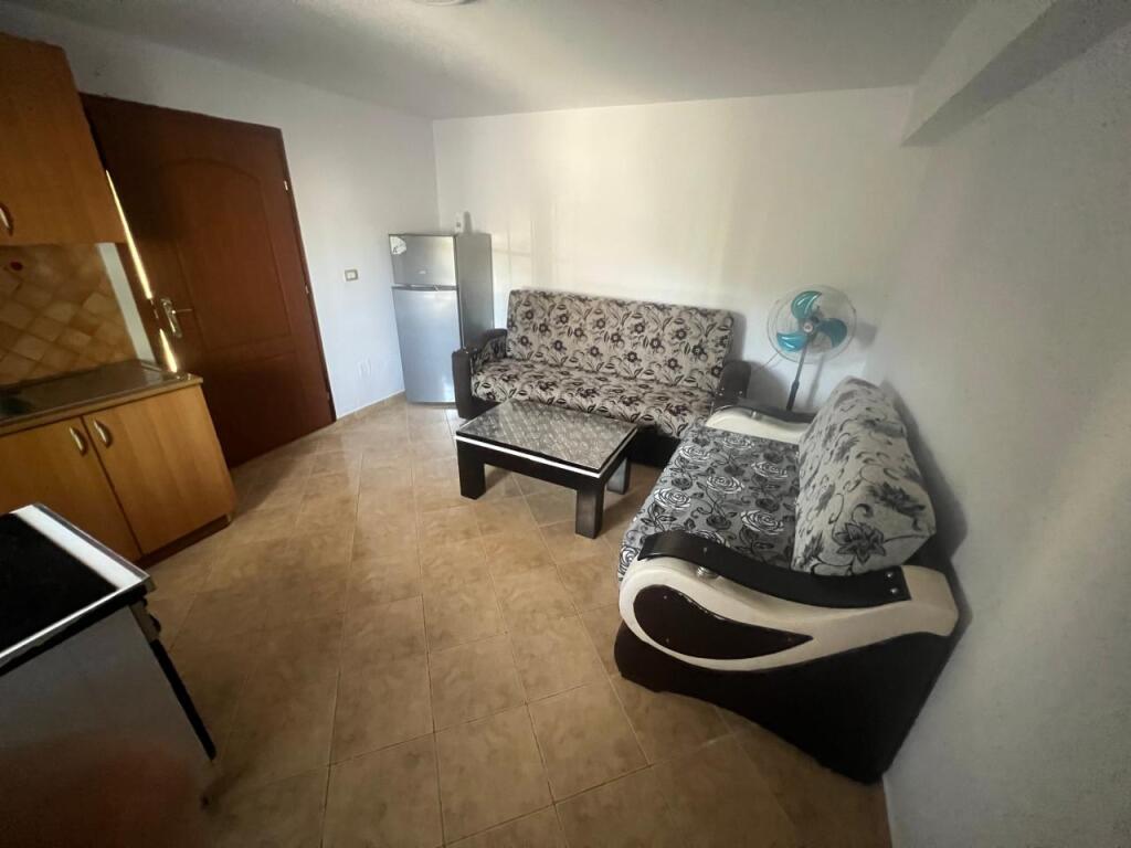 Qira, Hyrje Private 1+1, Kompleksi Grand, 300 € / Muaj