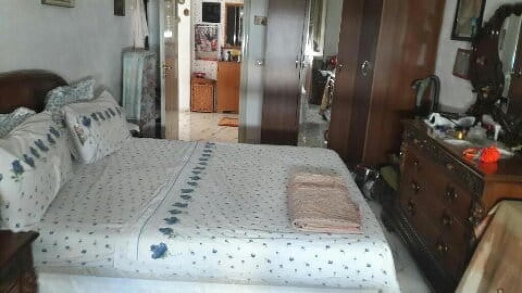 Nella zona di 5 Maj, Via Hamdi Sulcebe, vicino al Concord Center, si affitta appartamento arredato 1+1. 500 Euro