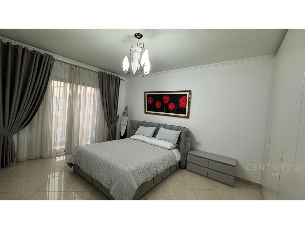 Appartamento 1+1 in Affitto – Zona del Libro Universitario, Tirana
