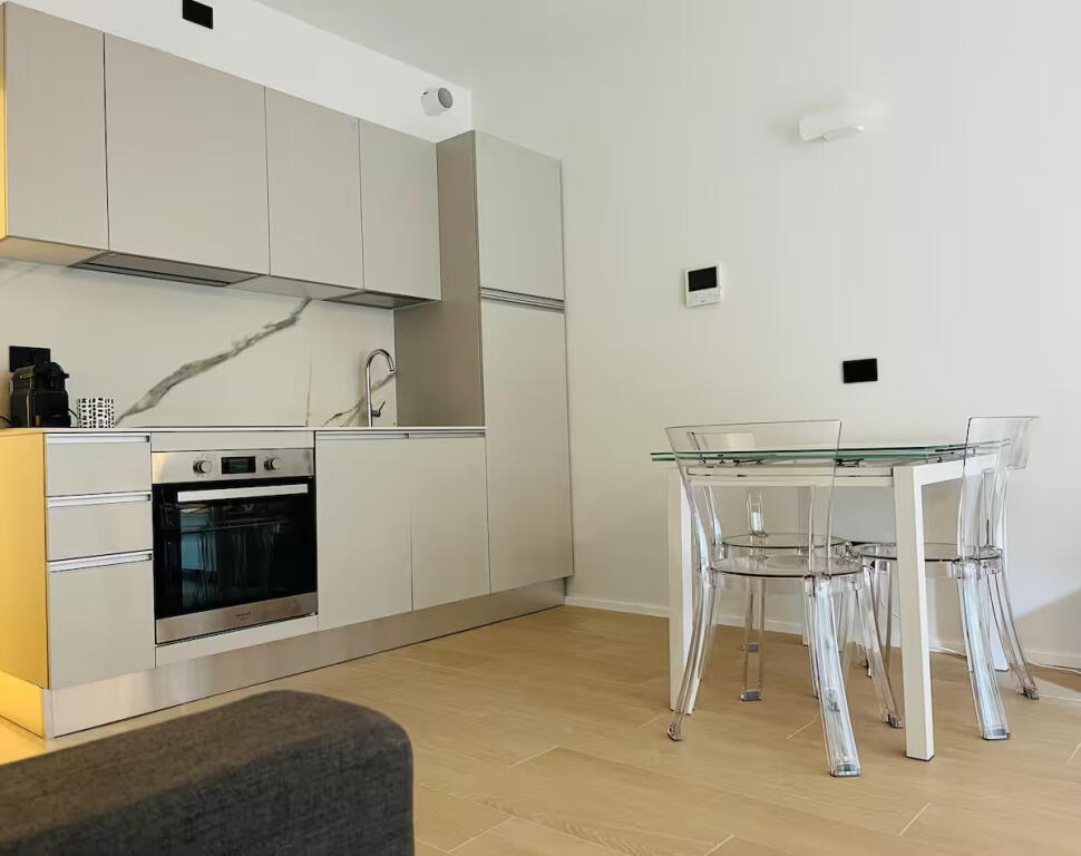 Appartamento In Affitto 1+1 Vicino All'ex Esposizione(ID B2101237) Tirana