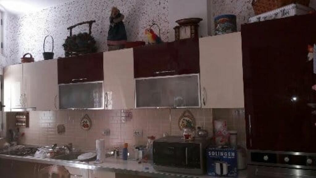 Nella zona di 5 Maj, Via Hamdi Sulcebe, vicino al Concord Center, si affitta appartamento arredato 1+1. 500 Euro