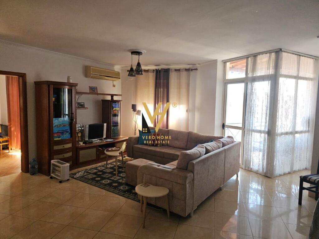 APPARTAMENTO 2+1+2 IN AFFITTO IN VIA BARRIKADAVE 65.000 LEKE