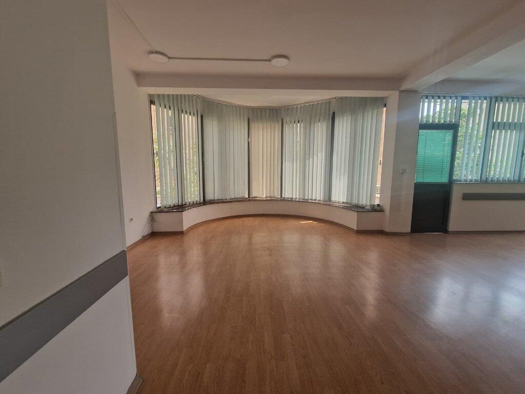 2-STORY BUILDING FOR RENT – IDEAL FOR CLINICS AND OFFICES IN PORCELAN!