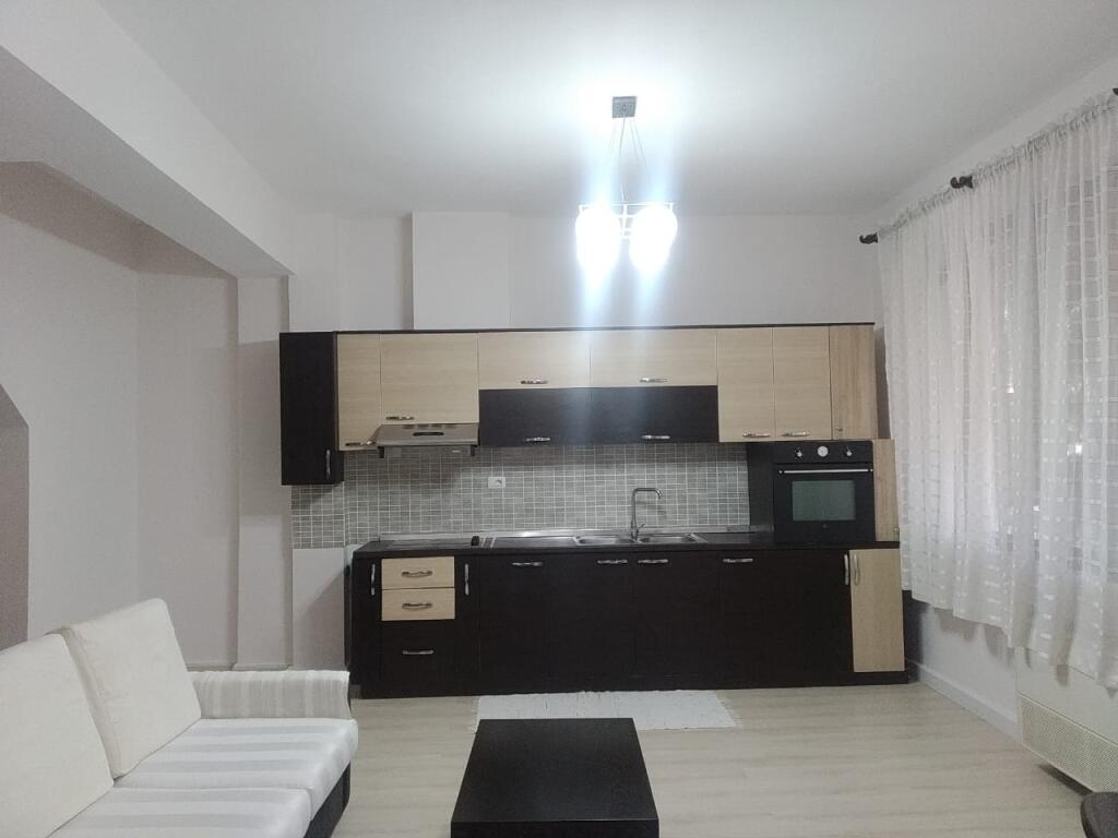 🏠 Apartament me qira 3+1+3 – pranë Grandit, QS