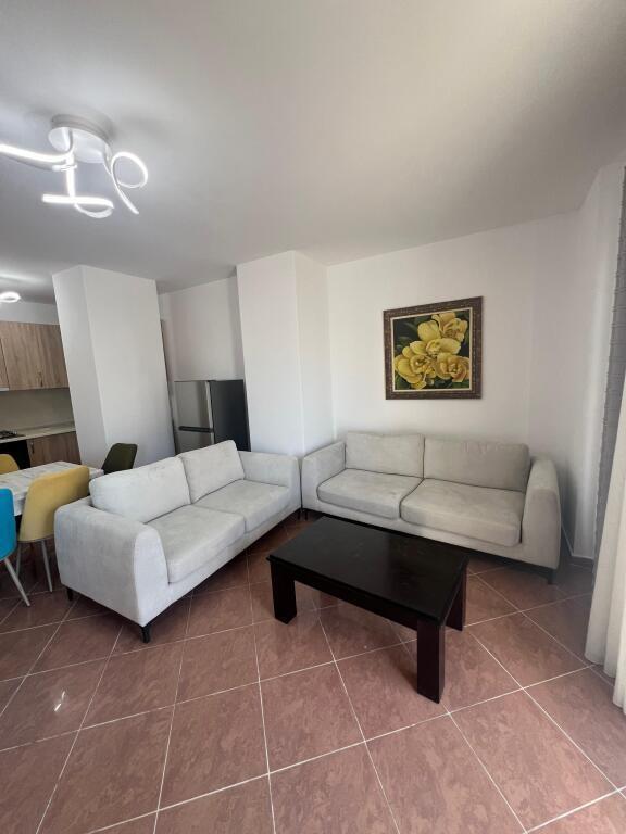 🏡 Apartament 2+1 me Verandë në Shitje – Varri i Bomit, Porcelan