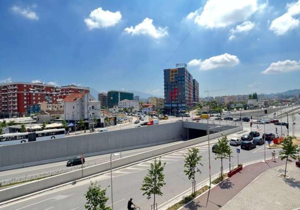 Locale commerciale in affitto 380 m2 open space ad Astir!