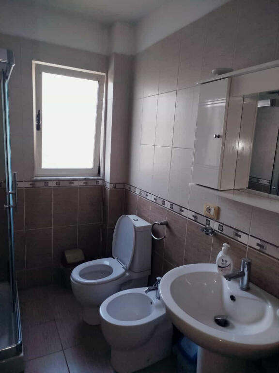 Appartamento in affitto 2+1 di fronte al Maternità Nuova (ID B22182) Tirana