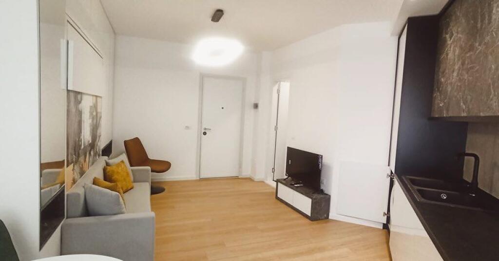 🏢 Shitet Studio 35 m² e mobiluar – Komuna e Parisit 📍