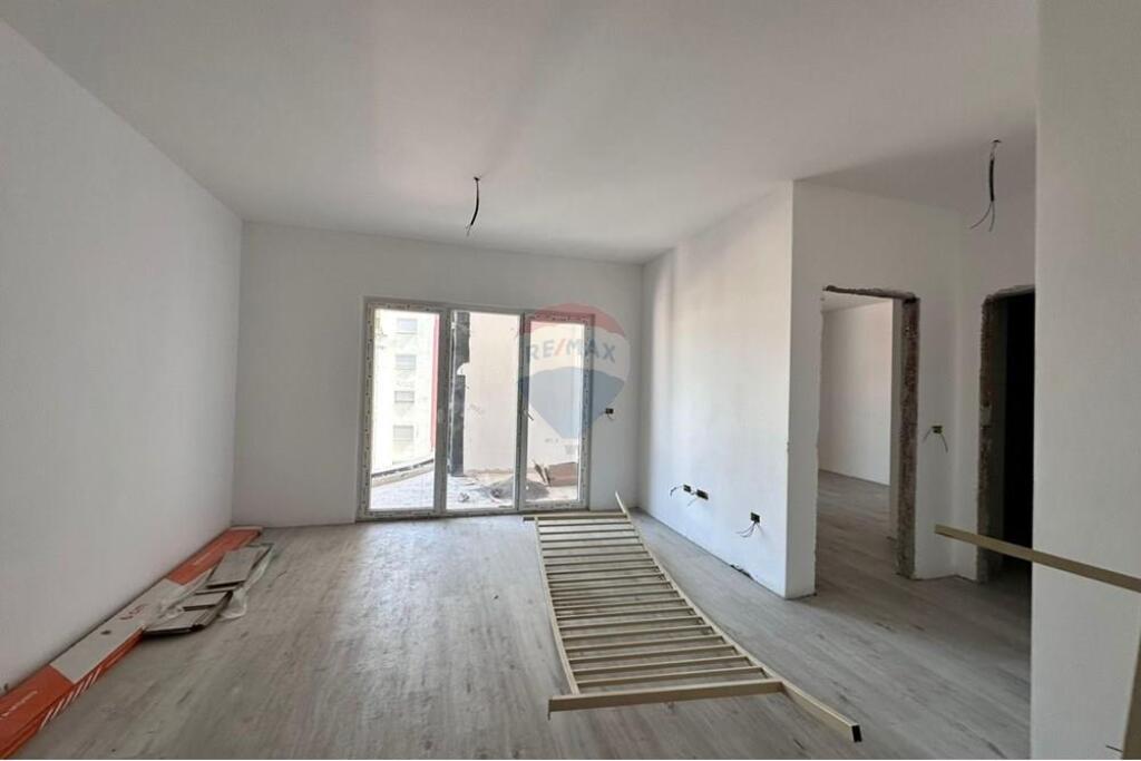 SELLING APARTMENT 1+1, ZOGU I ZI!