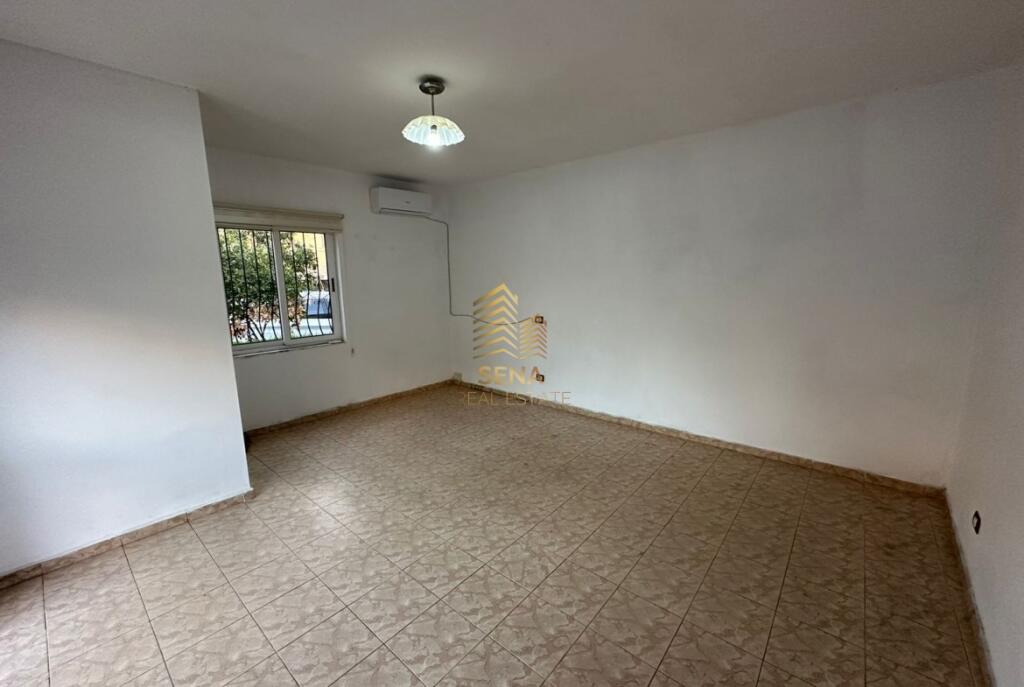Affitto, Locale commerciale, Unaza e Re – vicino alla Fabbrica di Farina, 150 Euro/mese