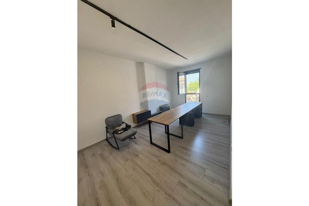 *1+1 Space for Rent - New Maternity*