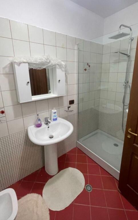 APARTAMENT ME QERA 3+1 ALI DEM 750 EURO