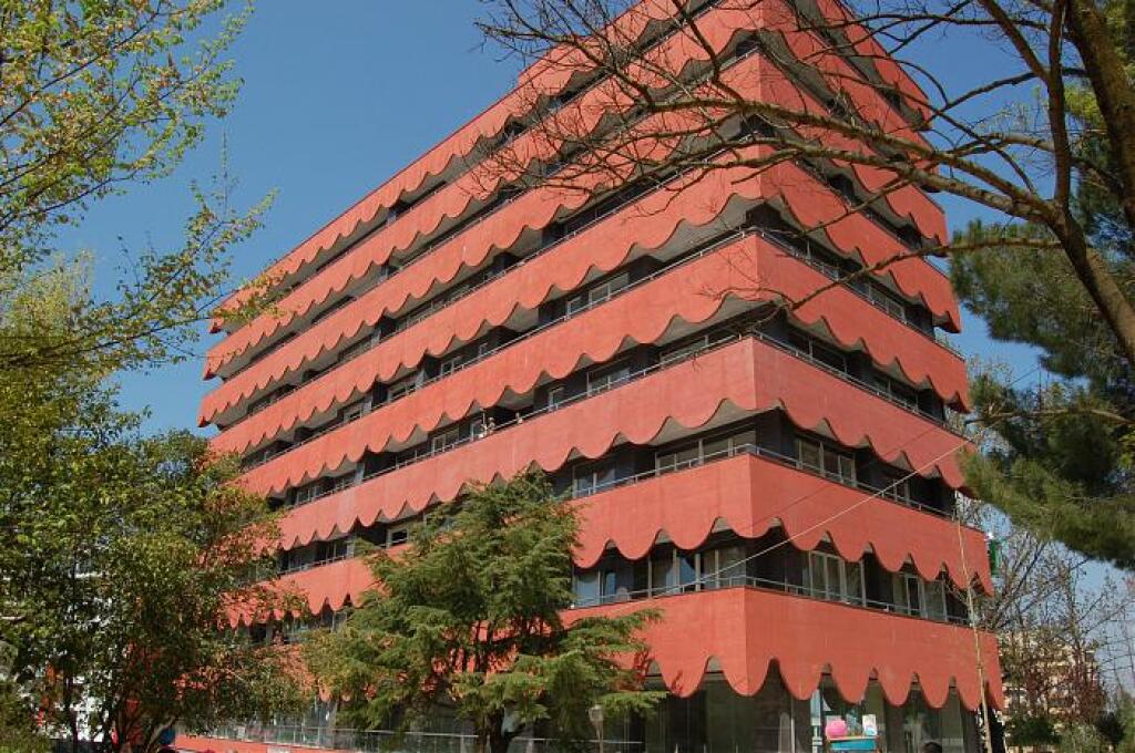 🌟 Shitet Apartament Luksoz 2+1+2 me Post Parkimi tek Rruga “Sami Frashëri”, Parku i Liqenit Artificial, Tiranë