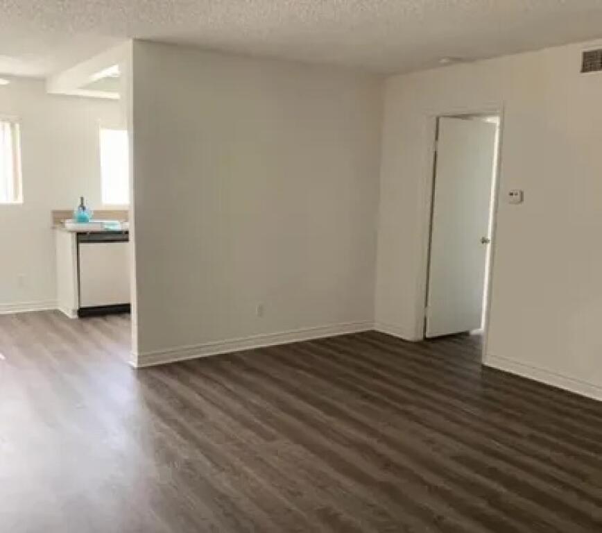 Office for Rent 1+1 in Bllok (ID BZ2679) Tirana
