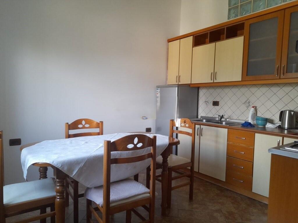 Apartament 1 +1 per qera be bllok