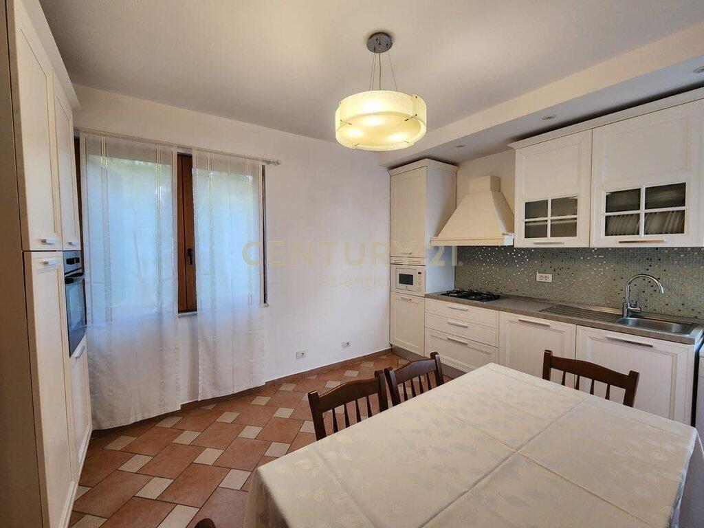 MUZEU I DESHMOREVE, JAPIM ME QIRA APARTAMENT 2+1