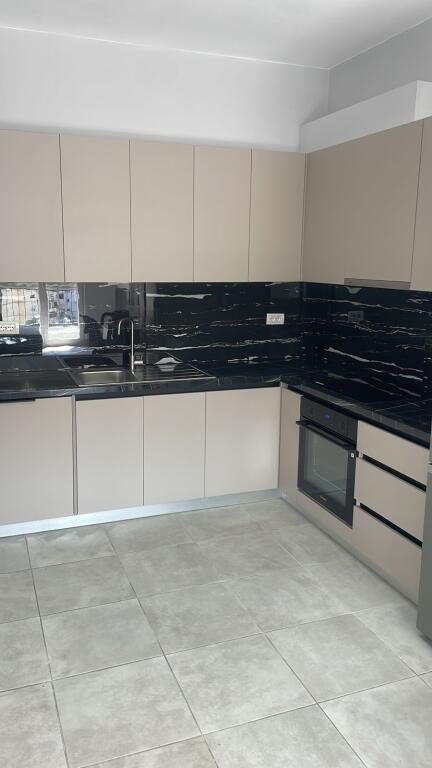 Affittasi appartamento 2+1+2 con garage nuovo proprio a Brryli da Niket Dardani