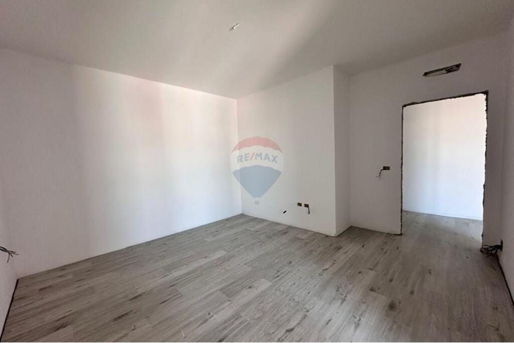 SELLING APARTMENT 1+1, ZOGU I ZI!