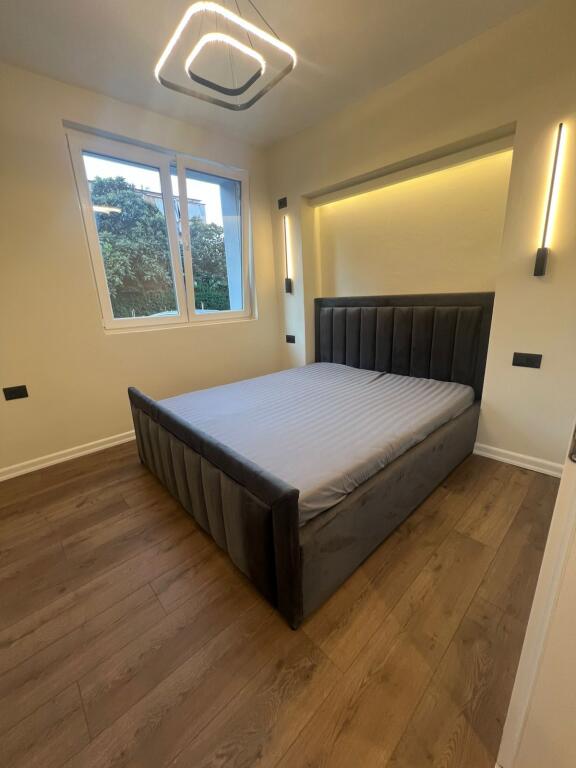 Shitet apartament 1+ 1   Mozaiku, Zogu i Zi, Tirane
