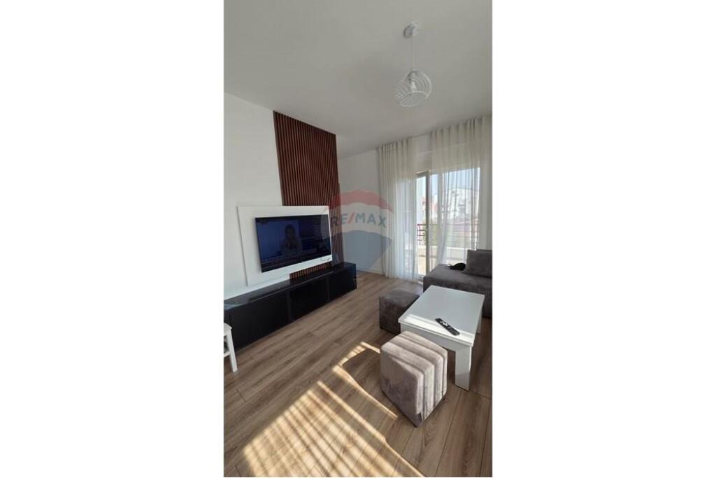 Apartament 2+1, Liqeni i Thate