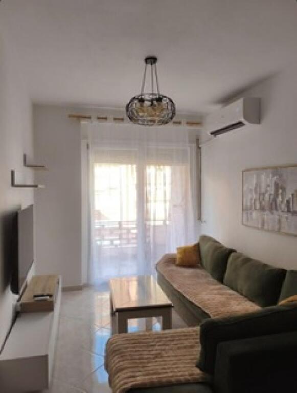 Affittasi 2+1 a Golden Park con 500€
