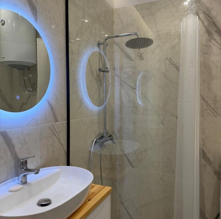 Jepet me qera Apartament 2+1 tek Liqeni i Thate + post parkimi