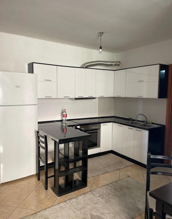 Apartament 1+1 me ballkon Qendër Pranë prokurorisë