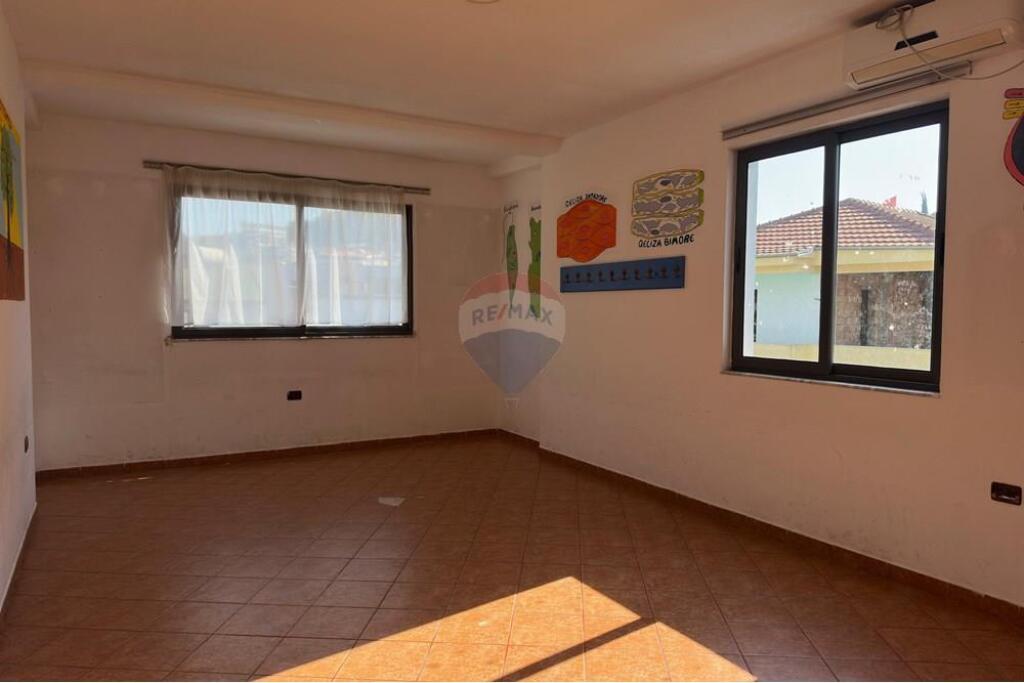 Edificio in affitto in via Elbasanit!