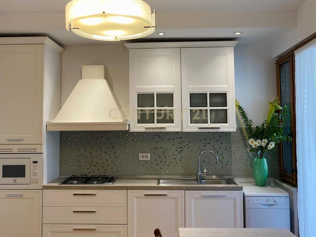 MUZEU I DESHMOREVE, JAPIM ME QIRA APARTAMENT 2+1