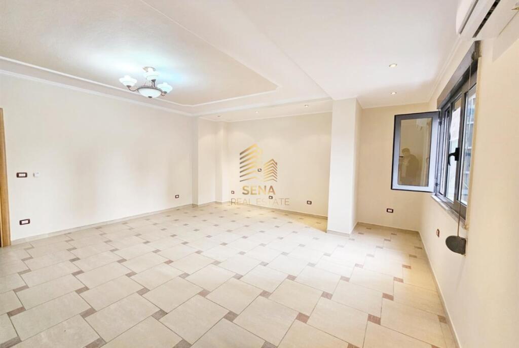 Affitto, Locale commerciale 3+1+2blk, Centro – dietro Eyes of Tirana, 1000 Euro/mese