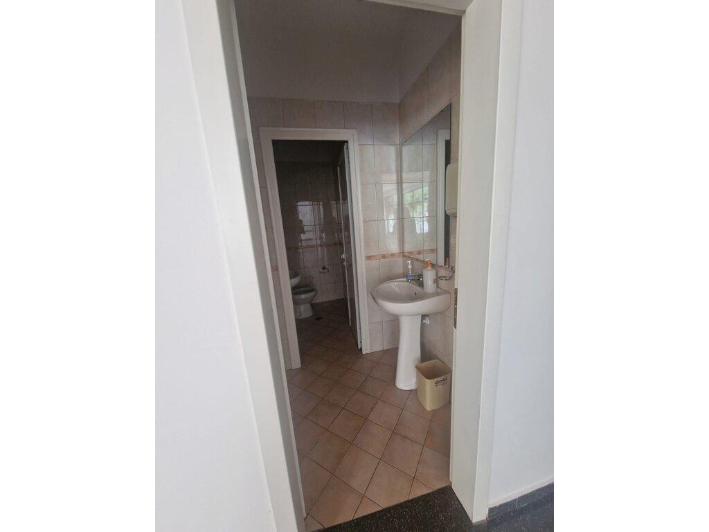2-Storey Building for Rent – ​​Ideal for Clinics and Offices in Porcelan!