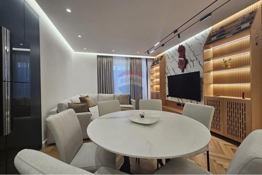 Apartament me qira, Astir