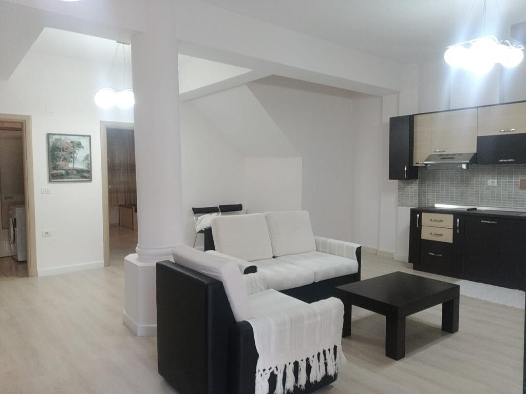 🏠 Apartament me qira 3+1+3 – pranë Grandit, QS
