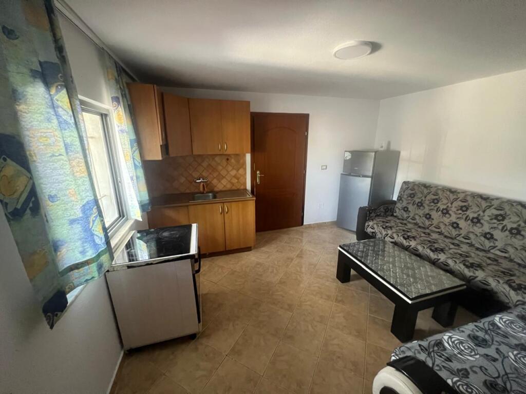 Qira, Hyrje Private 1+1, Kompleksi Grand, 300 € / Muaj